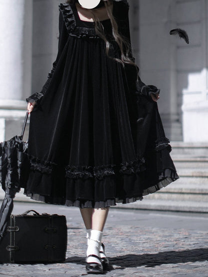 Quadratisches Kleid Samt Schwarz Eleganter Ausschnitt