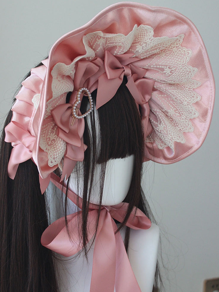Bonnet à bordure en dentelle et nœud décoratif orné de perles