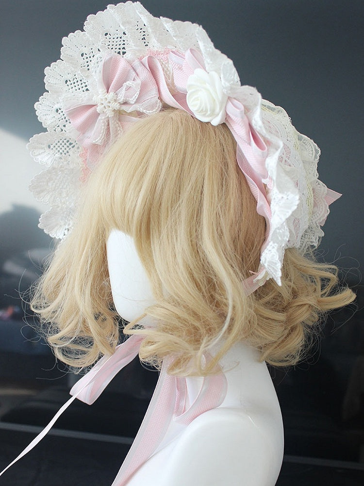 Rosa/blaue Haube mit floralen Schleifendetails und Spitzenbesatz