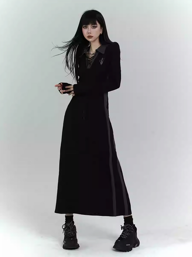 Robe noire gothique avec détails à lacets sur le devant