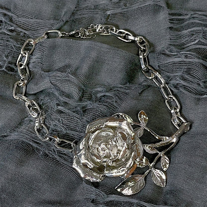 Collier ras du cou rose en métal argenté Y2K