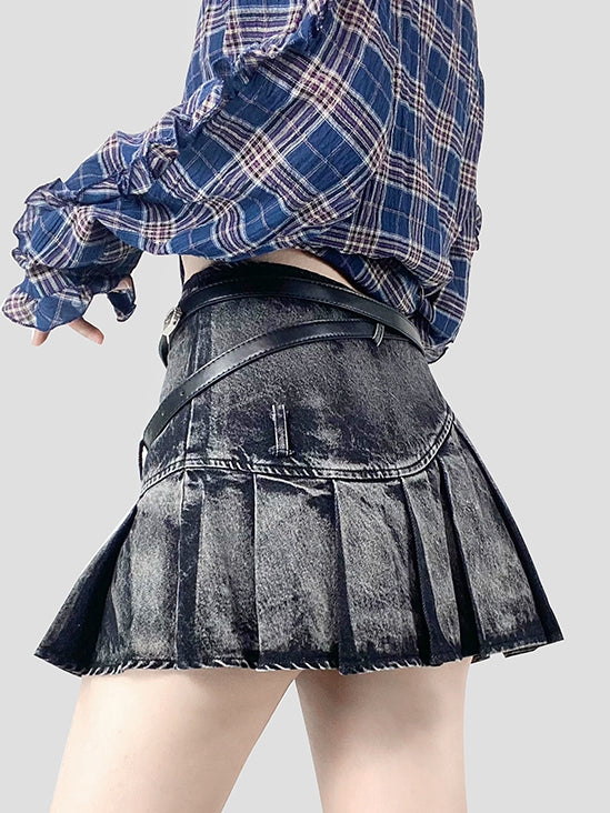 ウエストベルトがカワイイ、ダブルブラックのほろ苦いプリーツスカート