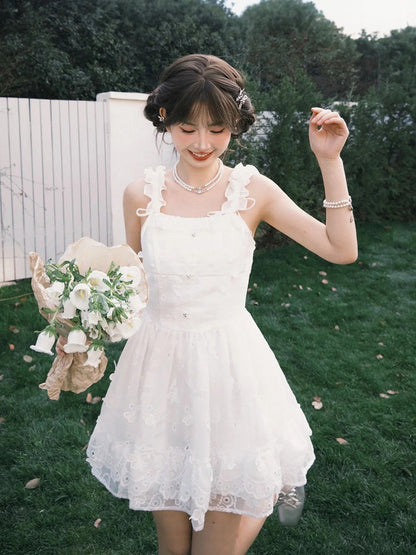 ノースリーブドレス、スイートホワイトフリルスクエアネックラインバタフライ