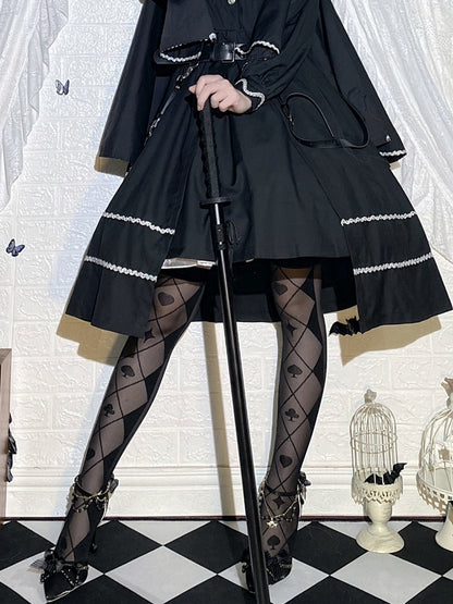 Bas au-dessus du genou à motif de losanges noir et blanc et de poker, style Alice au pays des merveilles