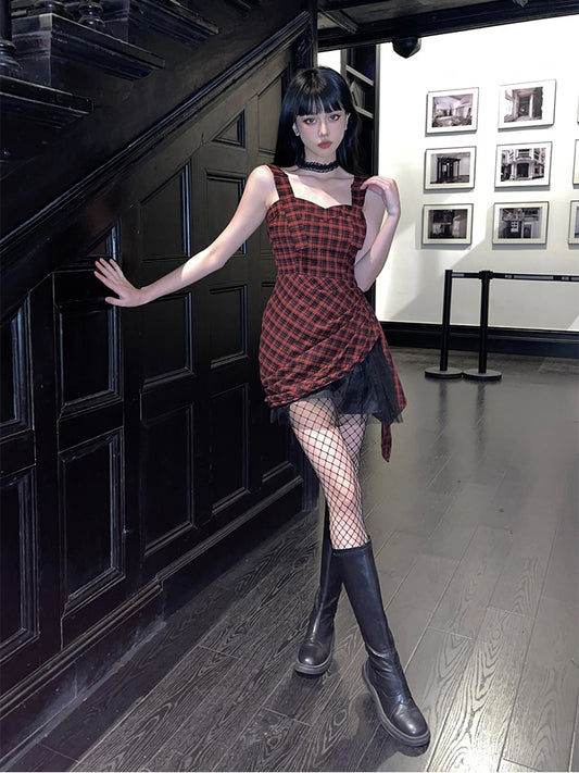 Robe moulante sans manches à ourlet asymétrique à carreaux rouges et noirs