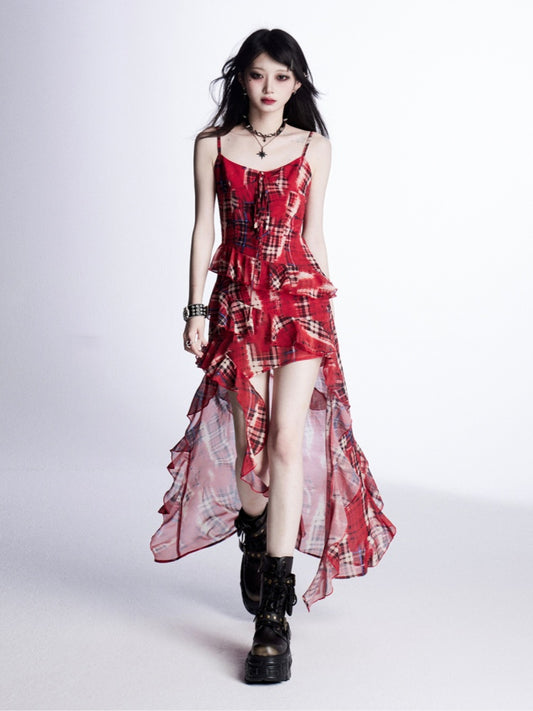 High-Low-Camisole-Kleid, rot kariert, kaskadierender Rüschenbesatz, Urlaubsrock