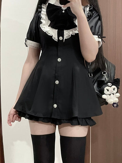 Kurzes großes Jirai Kei-Kleid in Schwarz mit abnehmbaren Ärmeln, Minikleid mit Jabot-Kragen und Schleife + Shorts