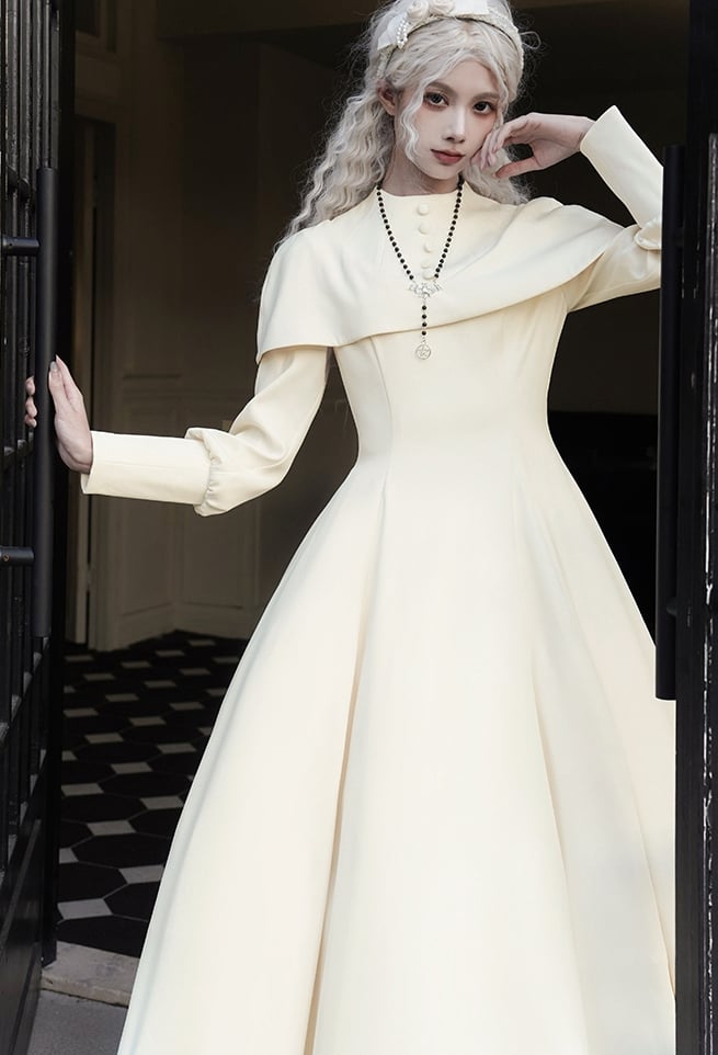 Robe Lolita élégante à manches longues et cape beige