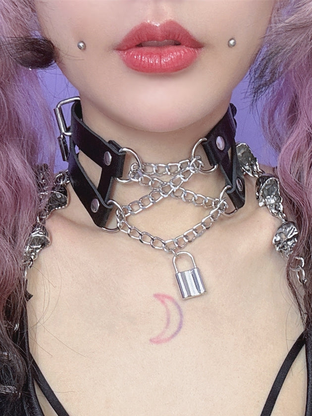 Schwarz/Weißes PU-Choker mit Y2K-Anhänger und Schlossdetail