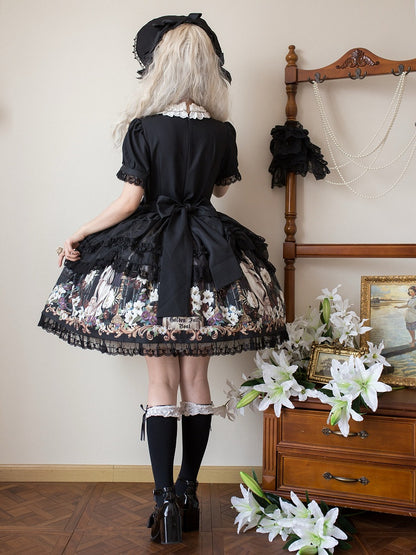 Robe noire à manches courtes style gothique lolita à imprimé poupée Lily et Puppet