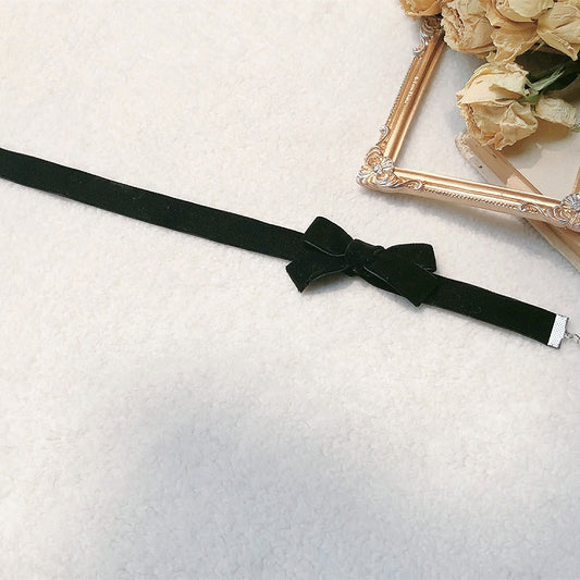 Elegantes schwarzes Halsband mit Schleife aus Samt