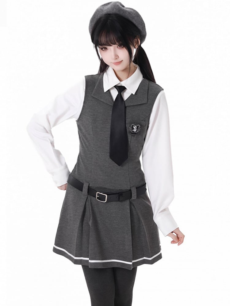 Robe en tricot gris foncé style preppy, sans manches, au-dessus du genou, avec ceinture à boucle