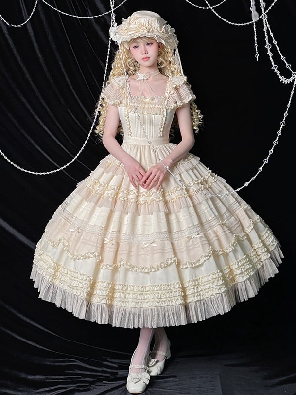 Plissee-Details, klassische Rüschenbesätze, Lolita-Kleid und elegantes Beige