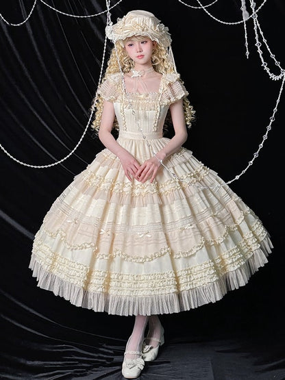 Plissee-Details, klassische Rüschenbesätze, Lolita-Kleid und elegantes Beige