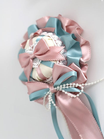 Mit rosa-blauem Mini-Lolita-Hut mit Perlen, süß verzierten Details und Schleifenclips