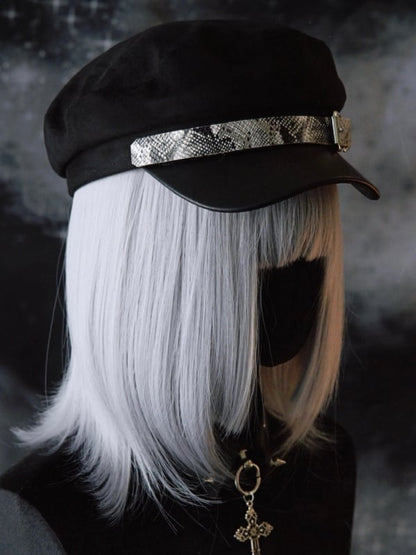Schwarze Baskenmütze mit Schnalle und Gothic-Muster