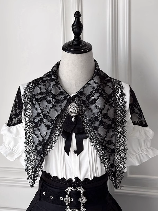 ホワイトのネクタイ、フラットカラー、プリーツ、カットアウトディテール、ジライケイブラウス+ボウショルダー