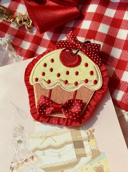 Brosche Sweet Pink/Rot Cake Trim Rüschen