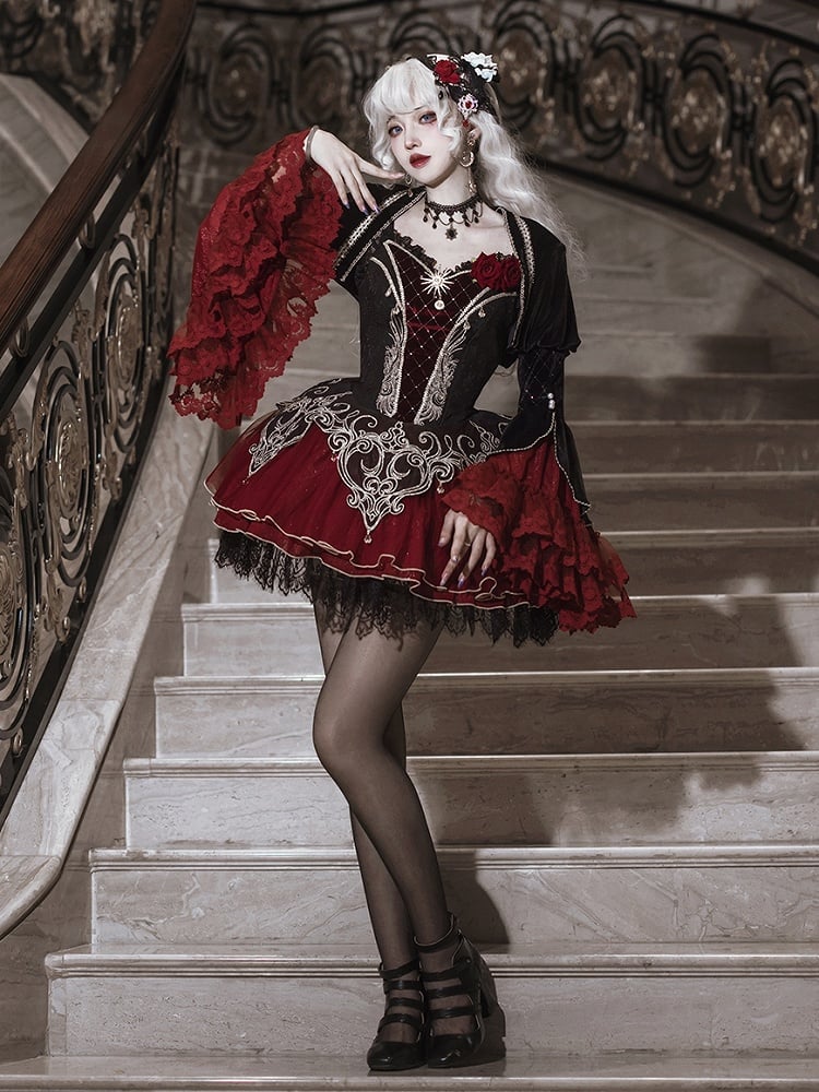Lolita JSK à fines bretelles gothiques vampire noires et rouges + boléro à manches longues en cloche