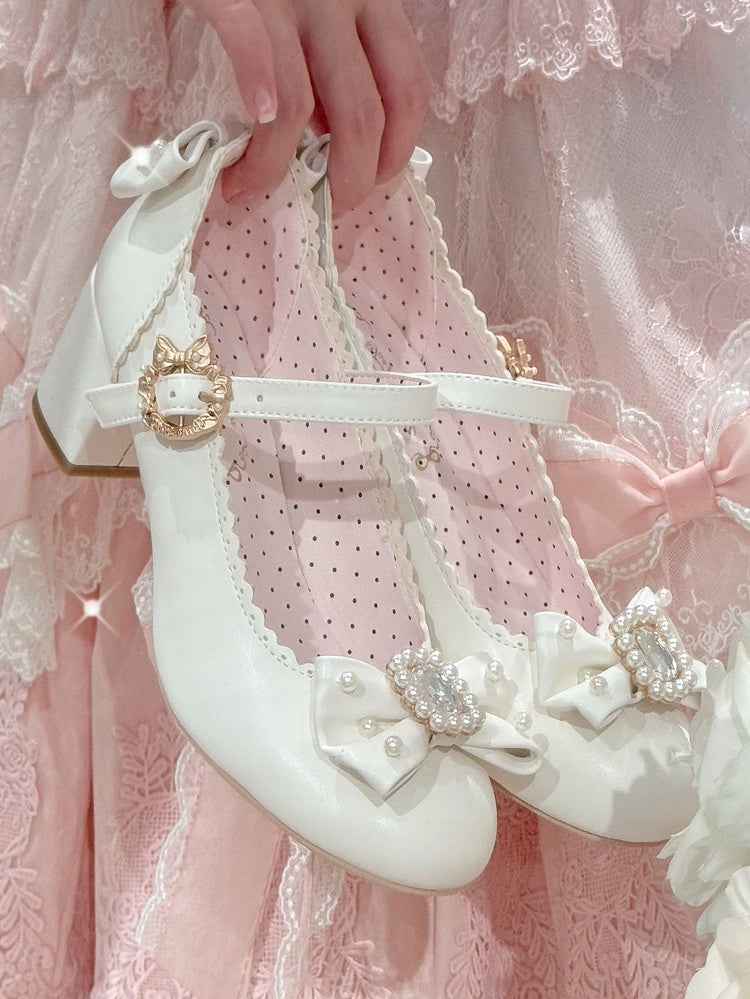 Runde Lolita-Schuhe mit Mary-Toe-Dekor und Strasssteinen in Weiß und mit Perlen verziert