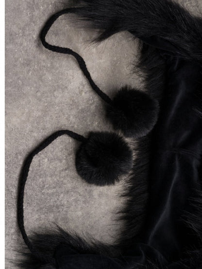 Pin mit Katzenknochen-Pompon-Applikation, Plüschohrhut, verziert mit Charms, schwarzes Skelett, Gothic