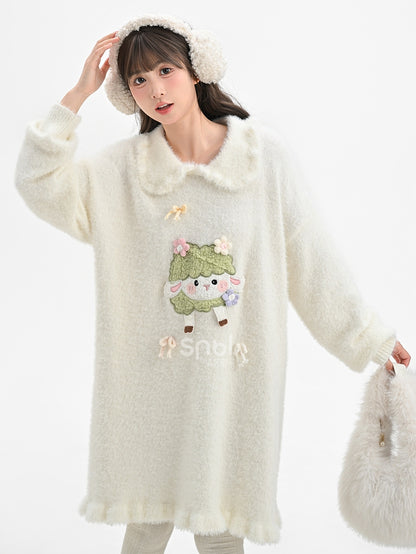 Robe en tricot blanche à col Claudine et appliques d'agneau