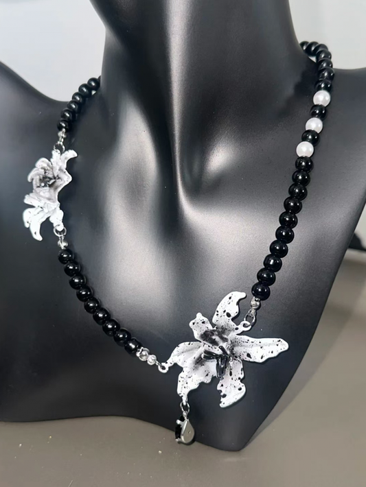 Black White Floral Cheongsam Style Beaded Nacklace