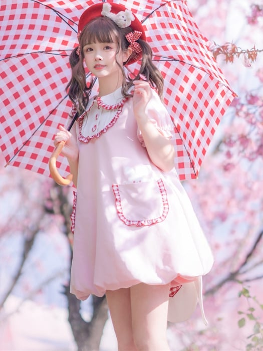 Robe rose clair à col Peter Pan et oreilles de lapin