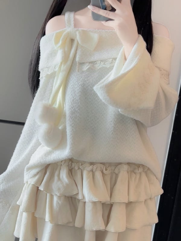 Ensemble jupe à volants et volants beiges au-dessus du genou avec haut en peluche et détails en dentelle et nœud papillon