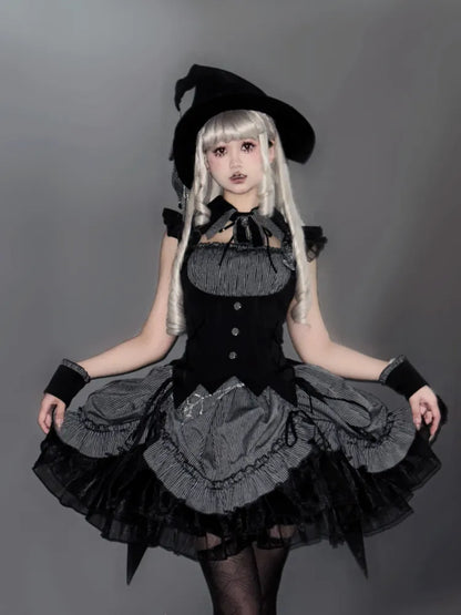 Graues und schwarzes Halloween-Gothic-Lolita-Kleid mit Kordelzug und gestreiftem Saum