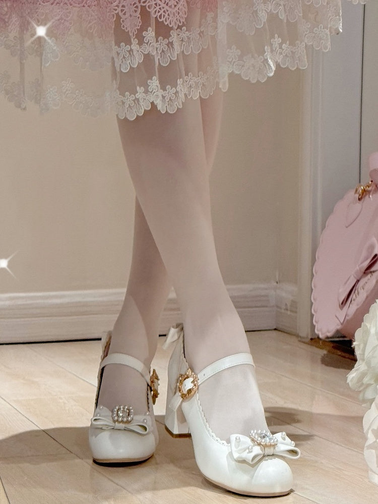 Runde Lolita-Schuhe mit Mary-Toe-Dekor und Strasssteinen in Weiß und mit Perlen verziert