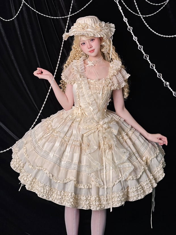 Plissee-Details, klassische Rüschenbesätze, Lolita-Kleid und elegantes Beige