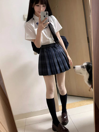 Kurzes Preppy-JK-Shirt im Stil der Uniform mit weißen Ärmeln