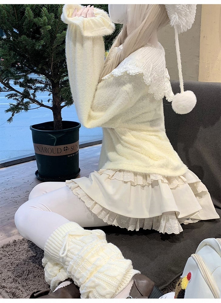 Pull jaune à col rond et plat + cardigan blanc + jupe doublée à trois épaisseurs