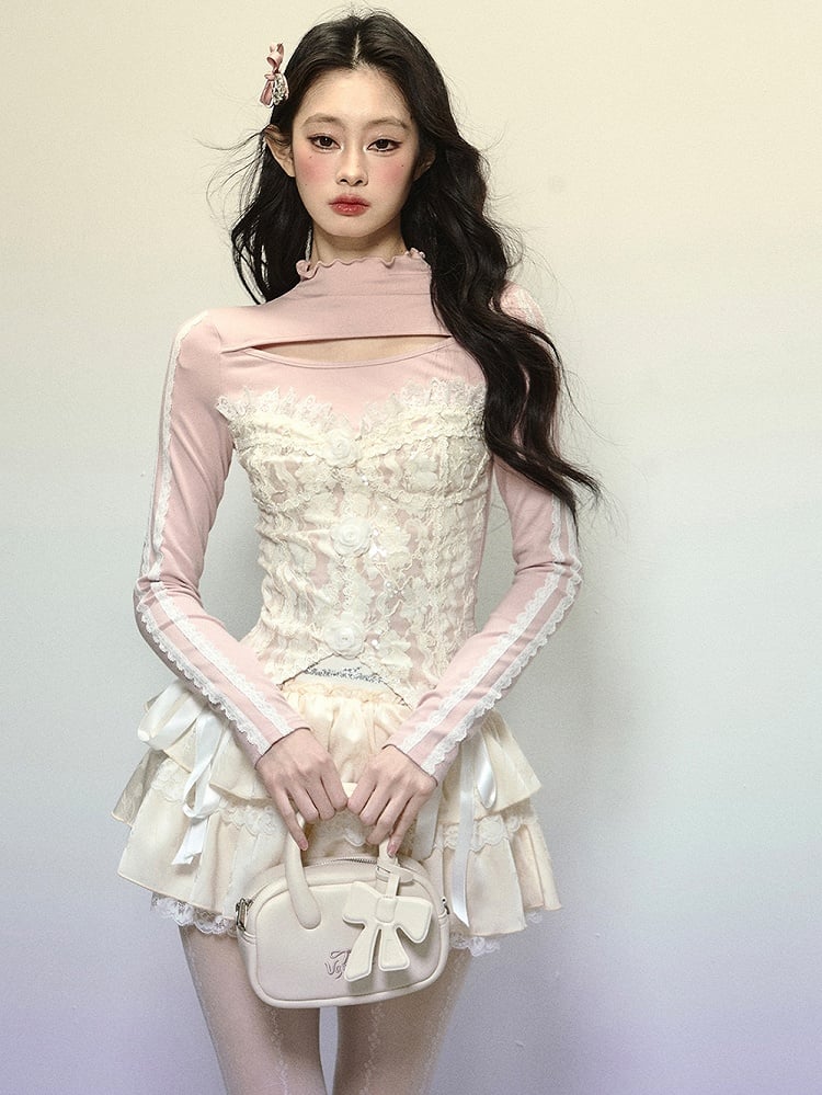 Haut patchwork en dentelle rose avec détails découpés et ornements floraux