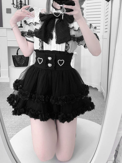 Ärmelbluse, Illusionsausschnitt, weißer kurzer Kontrast, schwarze Spitze mit Jirai Kei-Besatz