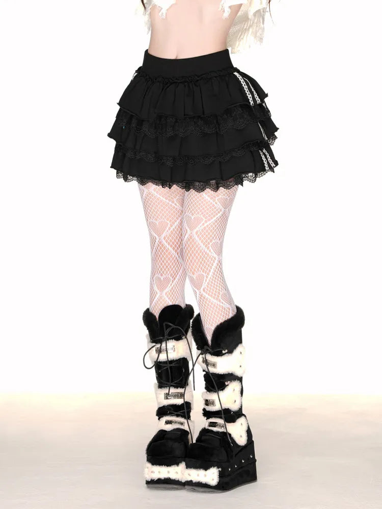 Rock mit Stufen, schwarz/weißer Spitzenbesatz