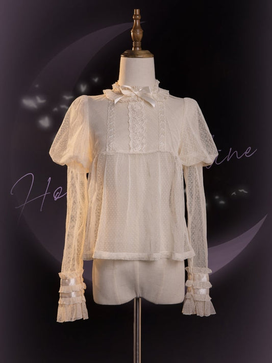 Beigefarbene transparente Bluse mit Rüschenausschnitt und Juliette-Ärmeln