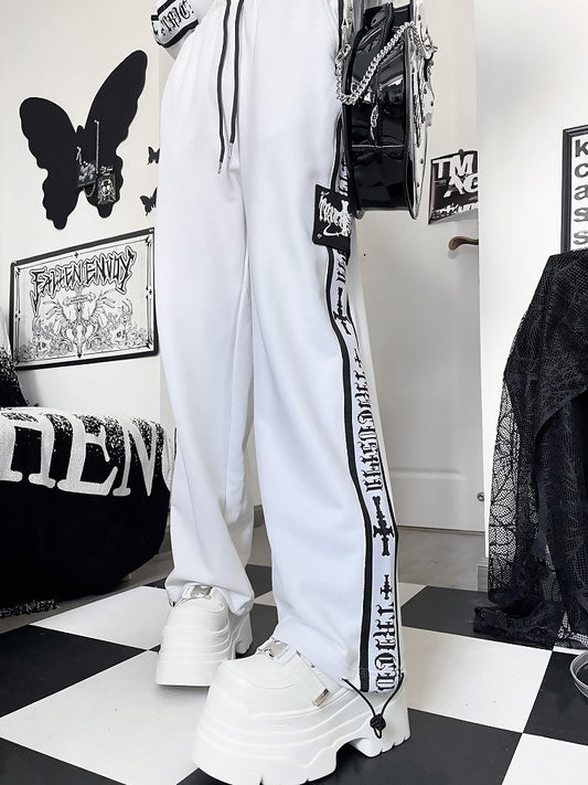 Weiße Jogginghose mit Kreuzbuchstaben und Gothic-Print