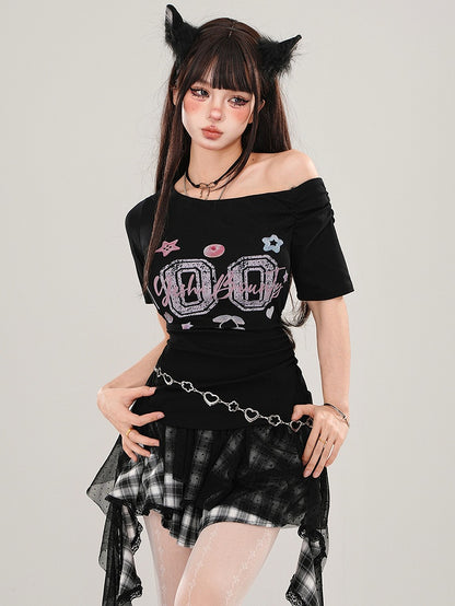 Schwarz/weißes Slim-Fit-T-Shirt mit Grafik und gerüschter Taille und asymmetrischem Ausschnitt