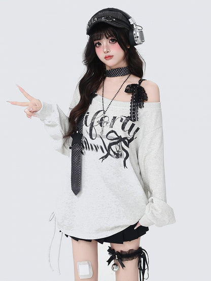 Loses, helles Sweatshirt mit asymmetrischem Ausschnitt und Buchstabendruck in Grau