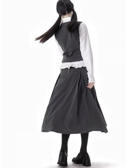 ダークグレーのリボン結びレーストリムボックスプリーツロングスカート（バックルベルト付き）