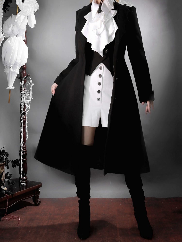 Schwarzer Gothic-Lolita-Mantel mit geschwungenem Kragen und Fledermausflügeln