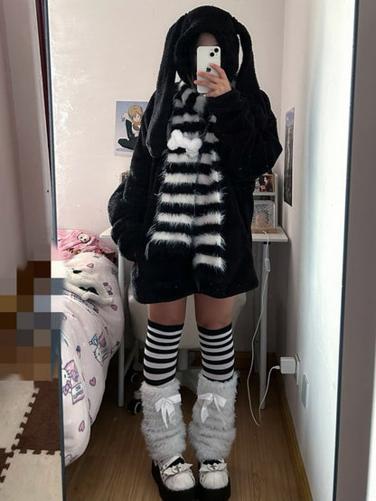 Black & White Stripe Pattern Puff Bone Faux Fur Scarf