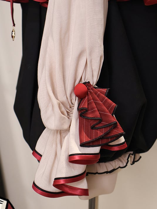 Schwarzes und rotes Ouji Fashion Preppy Style Komplettset - Beiges Hemd + Rote Weste + High Waist Knickerbocker Shorts + Schal + Accessoires