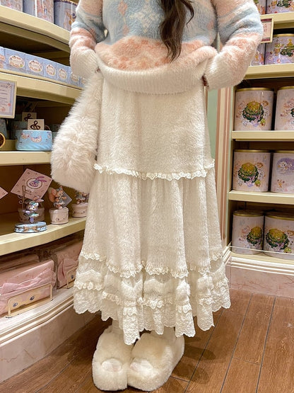 Jupe mi-longue beige taille haute avec détails en dentelle et ourlet à volants