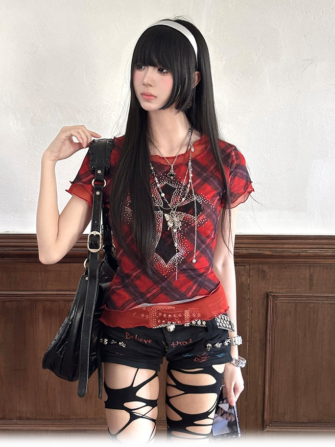 Verziertes glamouröses Mesh-T-Shirt mit Kreuz-Y2K-Punk-Strass-Rot-Karomuster
