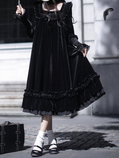 Quadratisches Kleid Samt Schwarz Eleganter Ausschnitt