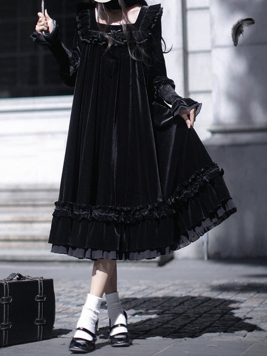 Quadratisches Kleid Samt Schwarz Eleganter Ausschnitt