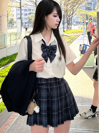 Preppy Sakura Shirt Stickerei Stil Weiß/Grau/Blau